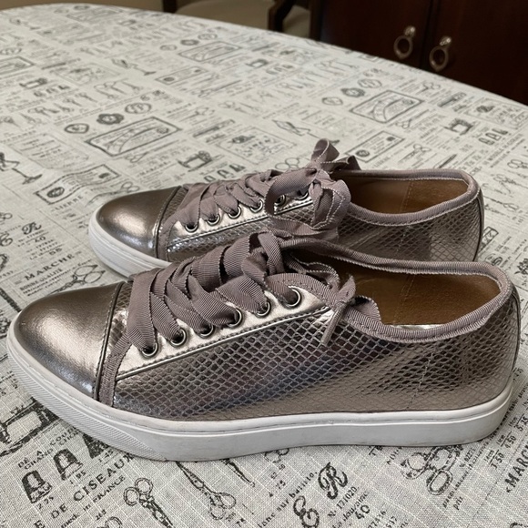 Sneakers size 38 (European). - Picture 2 of 2